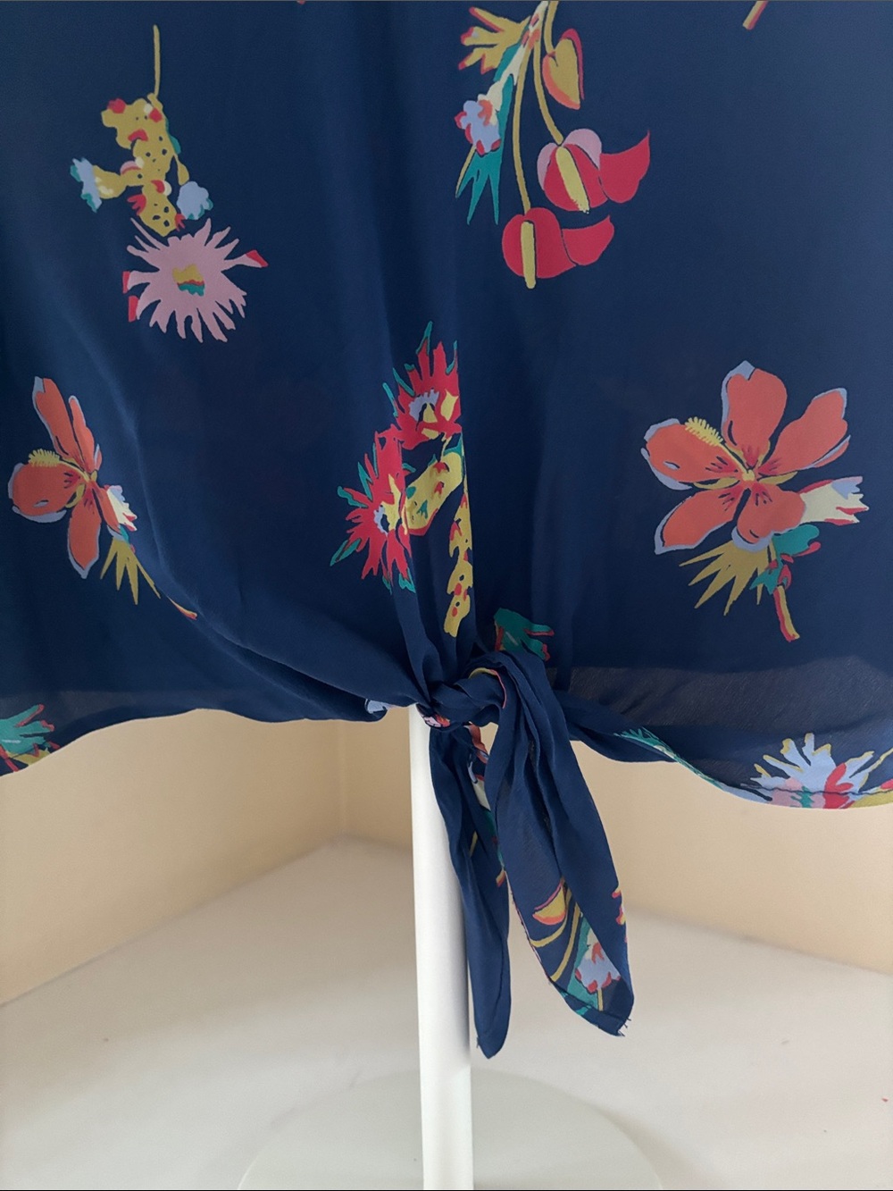 Madewell Navy Floral Tie-Hem V-Neck Blouse - Picture 4 of 4